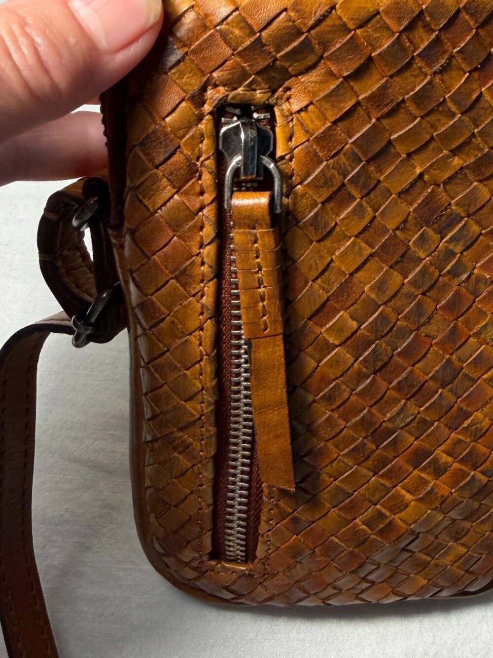 Wild West Los Angeles Woven Leather Crossbody Phone Bag Cognac Brown Minimalist - Picture 6 of 14